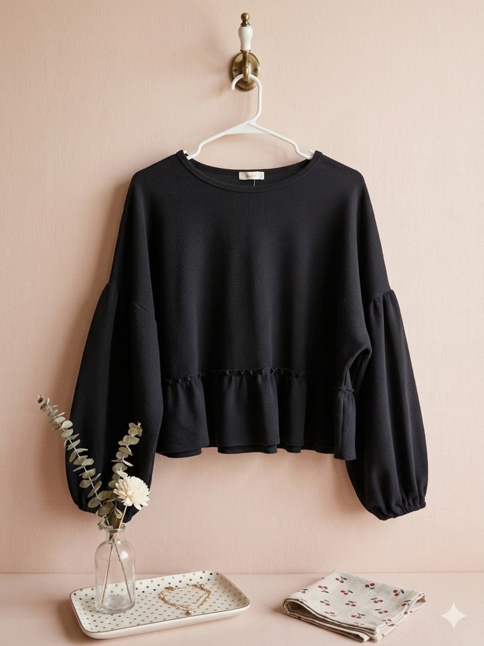 Grace & Emma size Large Women’s Black Ruffle Hem Long-Sleeve Top